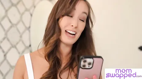 Ves hija? es enseñarle las tetas a tú novio y se vuelve medio gilipollas !!