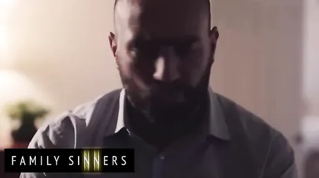 A la asiática la están follando duro y eso es lo que le gusta joder