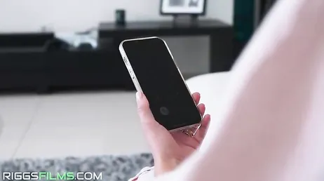 La mujer no se encuentra bien y llama a urgencias para que la vea un enfermero