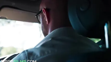 La mujer no se encuentra bien y llama a urgencias para que la vea un enfermero