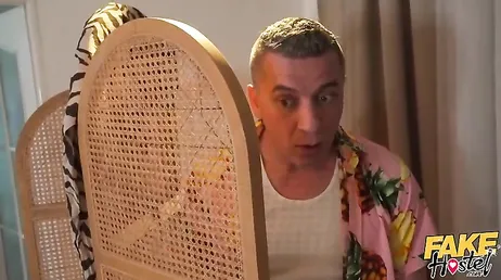 Dos buenas pollas gordas para la debutante española Pamela Mendoza