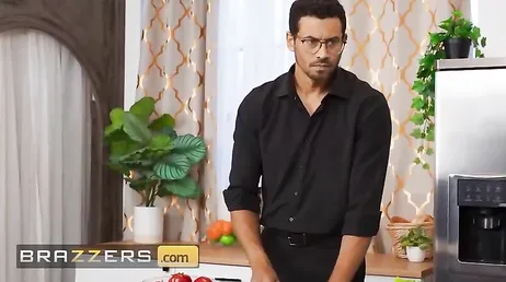 Dos pollas negras XXL para la diosa de tetas gordas Chloe Surreal, casi nada !!