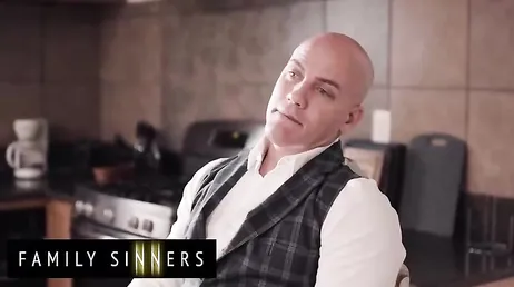 Jovencita, no es ese hombre mucho para tí? es un empotrador nato, que lo sepas !!