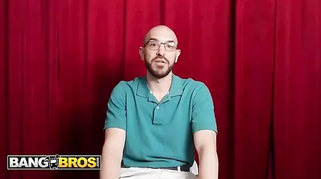 Parece que la maravillosa Crystal Rush tiene ganas de pasarlo muy bien ..