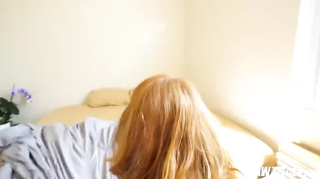 Sexy pelirroja MILF disfruta de la polla grande y gorda de su amante casado