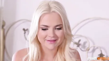 Madrastra e hijastra se lían antes de que llegue el novio de la jovencita