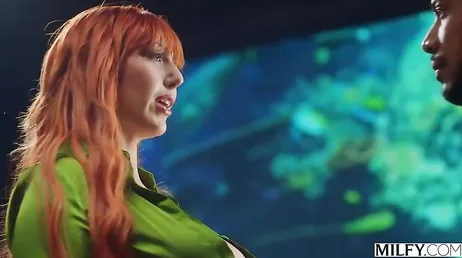 Este jovencito no ha visto unas tetas como las mías y su amigo negro tampoco !!