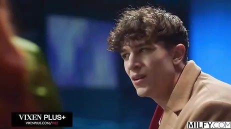 Este jovencito no ha visto unas tetas como las mías y su amigo negro tampoco !!