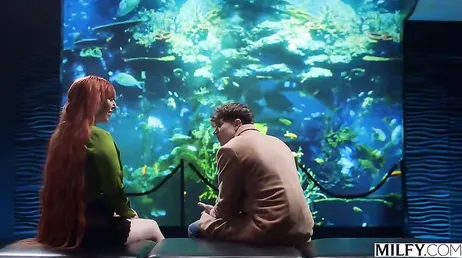 Este jovencito no ha visto unas tetas como las mías y su amigo negro tampoco !!