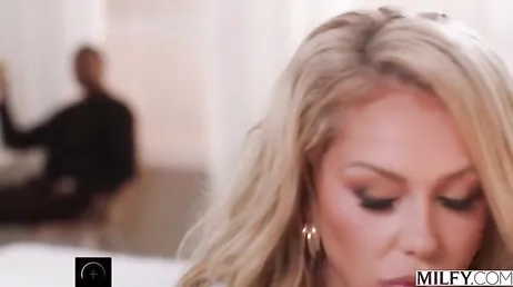 Video XXX gratis de una madura teniendo sexo con dos de sus empleados