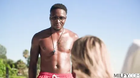 En mi vida había visto una polla así de grande, me la querrás meter hijo?