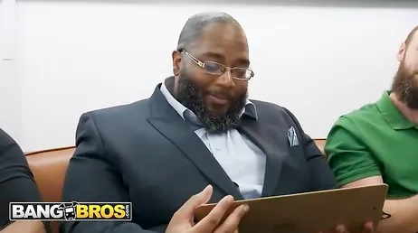 Una de las tres hoy grabará su primer video de sexo gratis XXX para BangBros