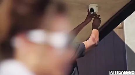 Como le gusta a mamá que dos negros la penetren todos sus agujeros ricos ..