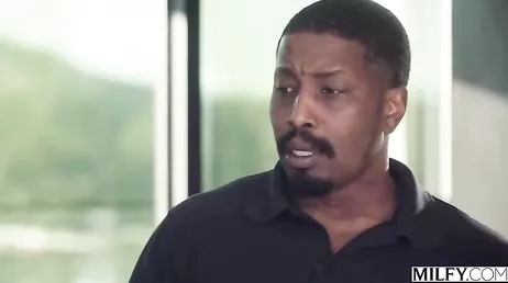 Como le gusta a mamá que dos negros la penetren todos sus agujeros ricos ..