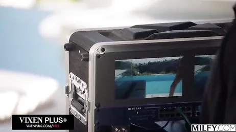 Como le gusta a mamá que dos negros la penetren todos sus agujeros ricos ..