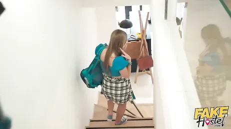 Antes de que llegue mi novio le mete los dedos y se lo como