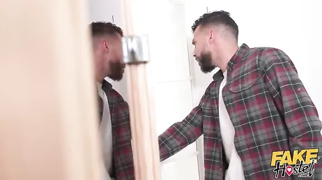 Antes de que llegue mi novio le mete los dedos y se lo como