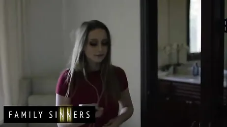 Intento consolar a mi padrastro, ha vuelto a discutir con mi madre me temo ..