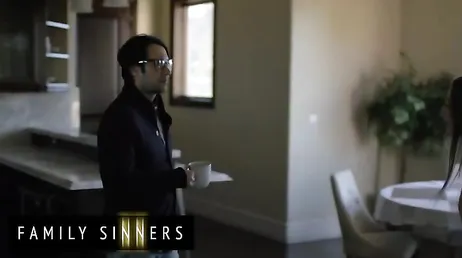 Intento consolar a mi padrastro, ha vuelto a discutir con mi madre me temo ..