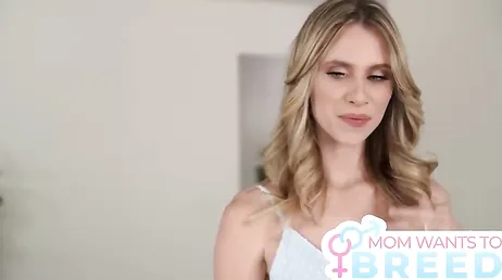 A mamá le gusta mucho mamar polla mientras está siendo penetrada