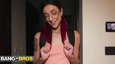 Dos enormes pollas negras para la tierna francesa Leila Botwin