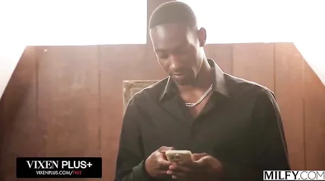 Guarda che cazzo enorme sta per mangiare questa mamma inglese arrapata...!!