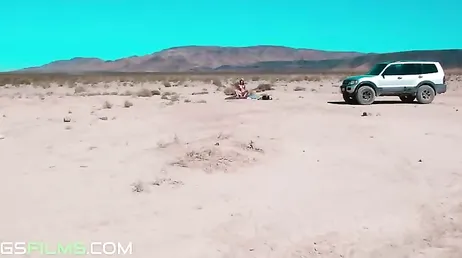 Voy a tener que parar el coche porque se empeña en follar ahora !!