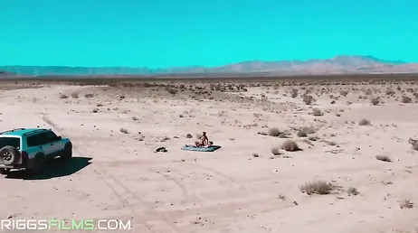 Voy a tener que parar el coche porque se empeña en follar ahora !!