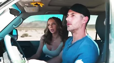 Voy a tener que parar el coche porque se empeña en follar ahora !!