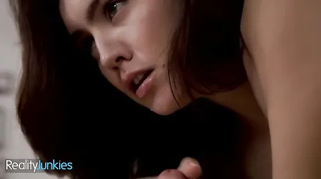 Con que facilidad mi compañera de trabajo se me abre de piernas joder ...