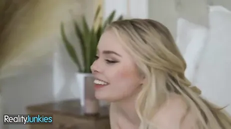 Para tener 23 añitos ya eres un poco puta, no crees querida Haley Spades?