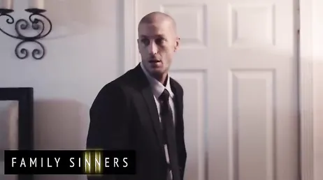 No dejo que mi jefe se vaya, me lo quiero follar y me lo voy a follar