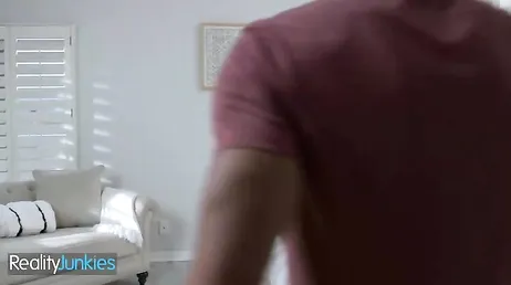 Joder Callie Black, menudo culo mas sexy te hace ese tanga de hilo que llevas