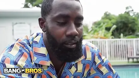 Puto negro joder, que manos más largas tiene, parece un jodido pulpo !!