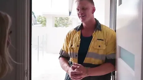 Ama de casa australiana se abre de piernas con muchísima facilidad