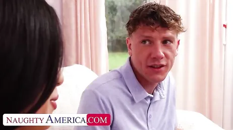 Con las tetas que tengo seguro que voy a llamar su atención enseguida ...