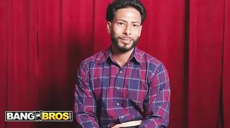 Es scheint, als ob Nika Venom es kaum erwarten kann, das Glied des schwarzen Mannes zu verschlingen und einzuführen.