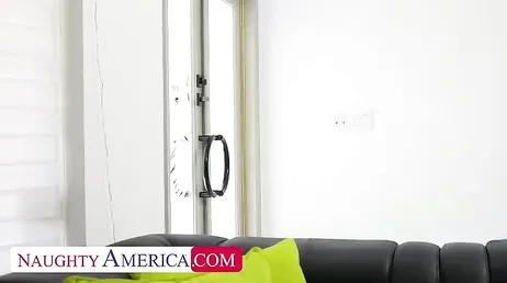 Cuando cocina mamá el postre además suele ser su rico y maduro coño