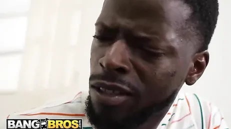 Ne te fâche pas, mec, c'est ta femme qui m'a demandé de faire l'amour !