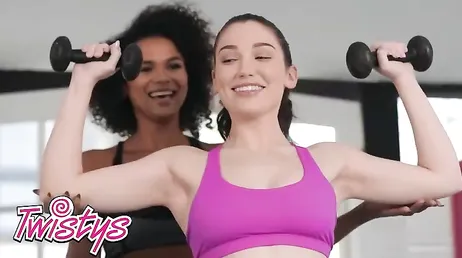 Como nos gusta ver a mujeres guapas hacer sexo en el mismísimo gimnasio