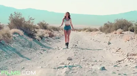 Tiffany Watson würde bis in die Wüste fahren, nur um einen guten Schwanz in sich zu spüren.