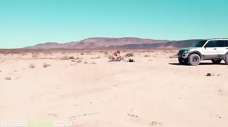 Tiffany Watson würde bis in die Wüste fahren, nur um einen guten Schwanz in sich zu spüren.