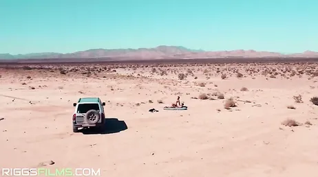 Tiffany Watson würde bis in die Wüste fahren, nur um einen guten Schwanz in sich zu spüren.