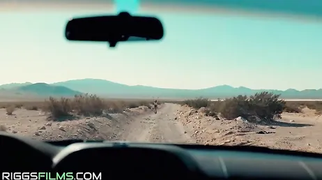 Tiffany Watson würde bis in die Wüste fahren, nur um einen guten Schwanz in sich zu spüren.