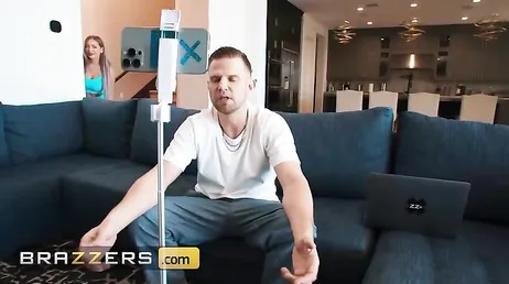 Me has estado espiando mientras me duchaba .., pues ahora fóllame hijo !!