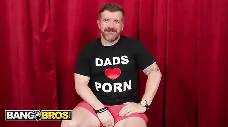 Como le gusta a papá el culo de mi mejor amiga .., se lo va comer si o si !!