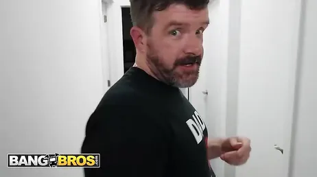 Como le gusta a papá el culo de mi mejor amiga .., se lo va comer si o si !!