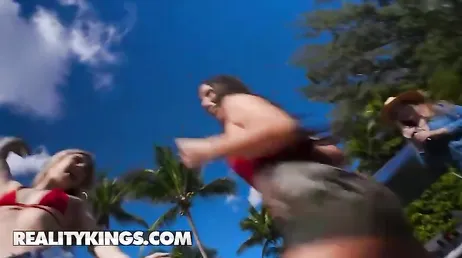 Por qué es estas fiestas entre amigos siempre hay algunas que acaban folladas?