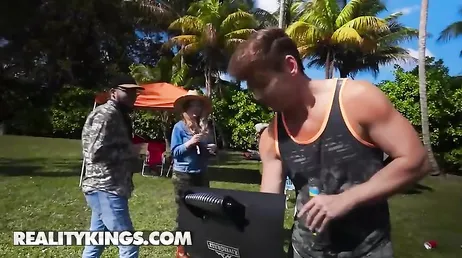 Por qué es estas fiestas entre amigos siempre hay algunas que acaban folladas?