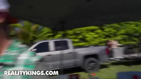 Por qué es estas fiestas entre amigos siempre hay algunas que acaban folladas?